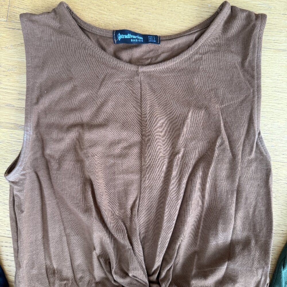 Stradivarius Cropped Knot Tank Tops – Set of 3 (S) (sale ends 08/28) - Picture 6 of 6